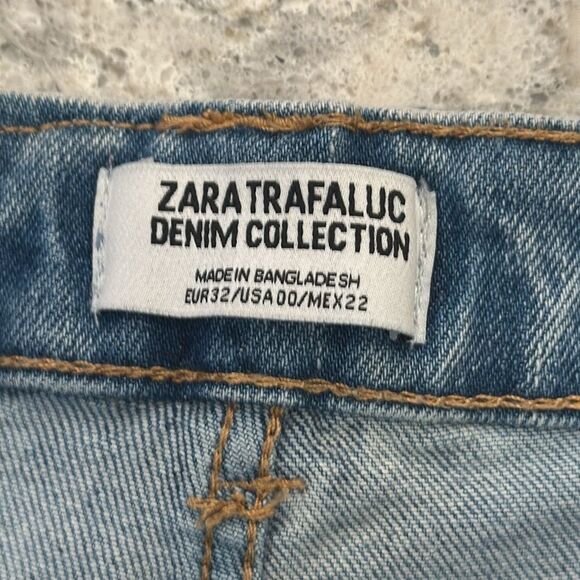 👖 Zara Trafaluc Distressed Jeans Sz 00 (Inseam 27”) - Picture 3 of 4